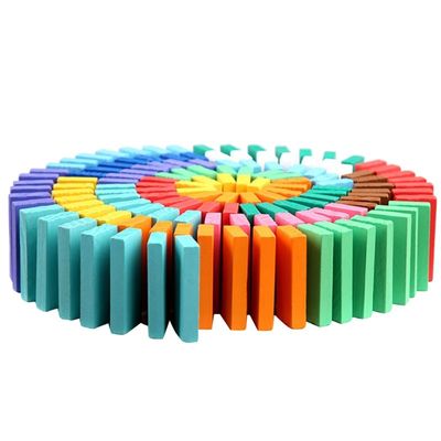 Devrilen Profesör Bulmaca Domino Rallisi İçin Gökkuşağı Renkli Domino